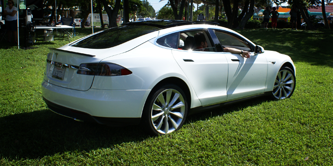 Will Tesla’s sci-fi super charger include solar panels and battery swapping?