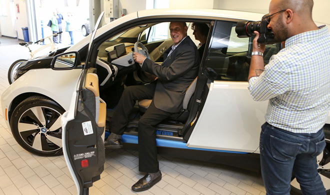 charged-evs-bmw-delivers-first-us-i3-as-california-makes-rex-version