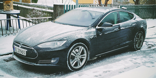 Tesla Model S snow
