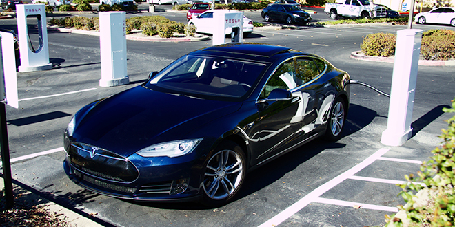 Tesla Supercharger -Michael Hicks - (CC BY 2.0) 1