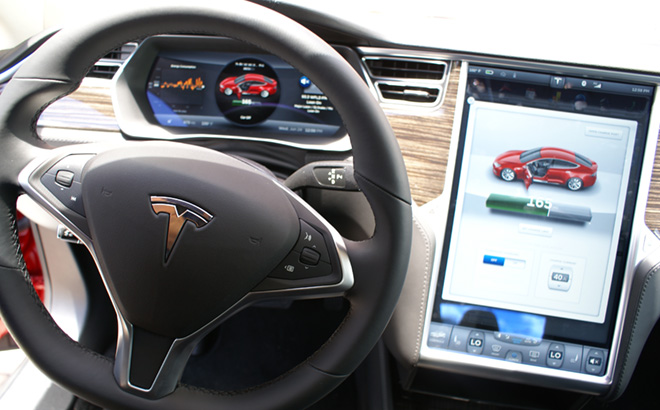 Two displays in the Telsa Model S