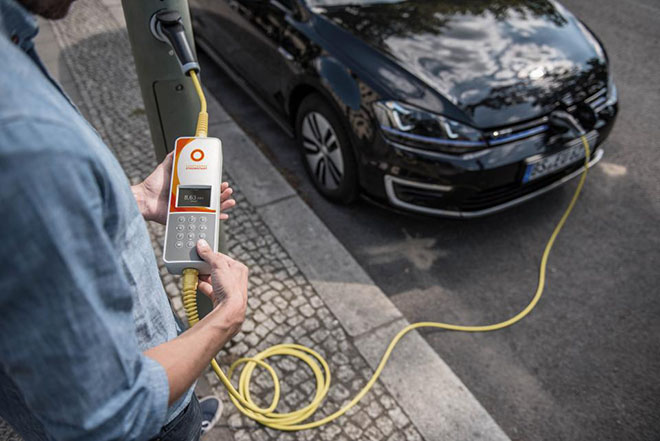 London street lamps retrofitted as EV chargers
