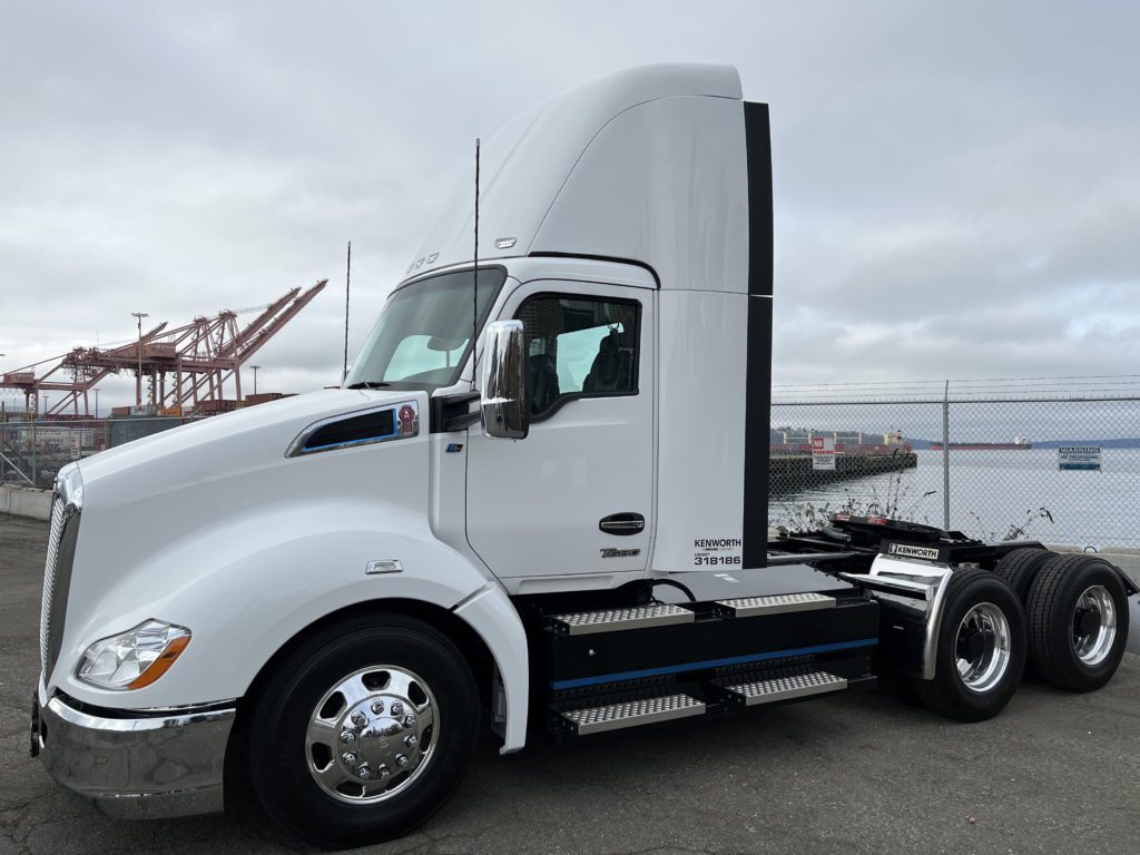 California drayage fleet operator orders 20 Kenworth T680E electric trucks