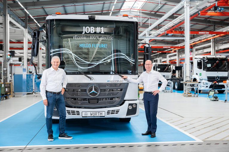 Elektrisch in Serie: Der Mercedes-Benz eEconic rollt ab sofort im Werk Wörth vom Band

Electric in series production: The Mercedes-Benz eEconic rolls off the production line at the Wörth plant as of now