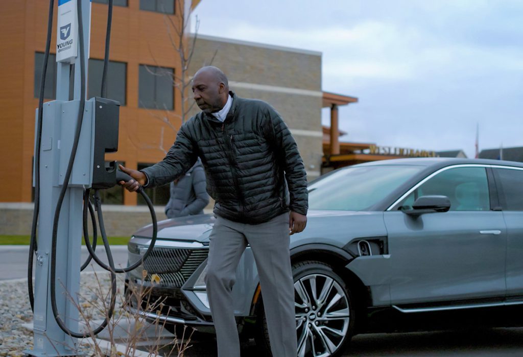 FLO to provide up to 40,000 public chargers for GM’s Dealer Community Charging Program