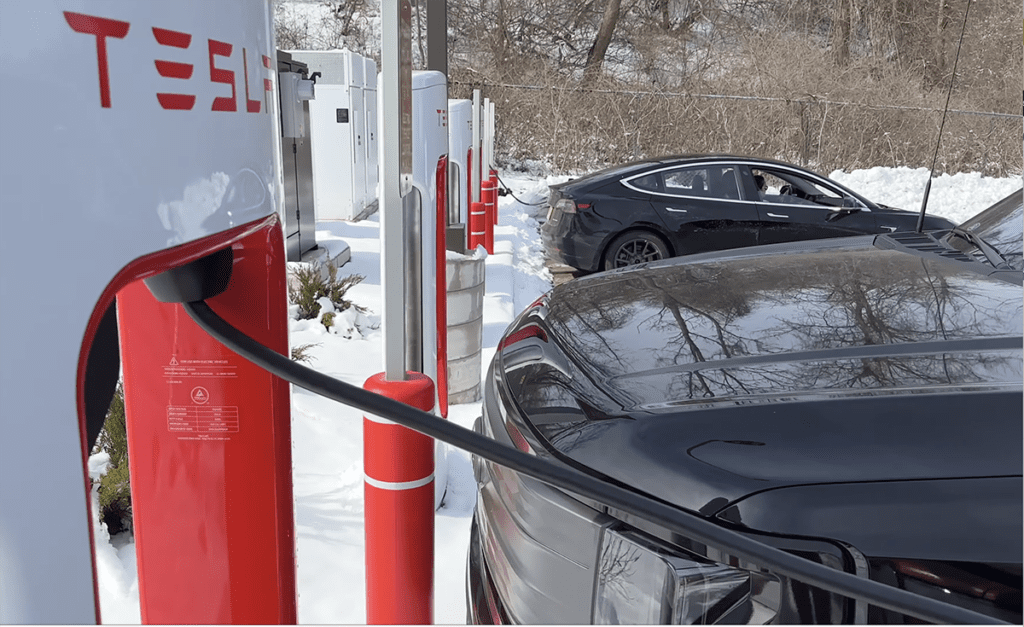 Cable problems crop up as non-Tesla EVs begin charging at US Supercharger sites