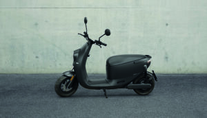 Customized connectors allowed unu to develop an innovative electric scooter that’s easy to recharge and built for urban life 