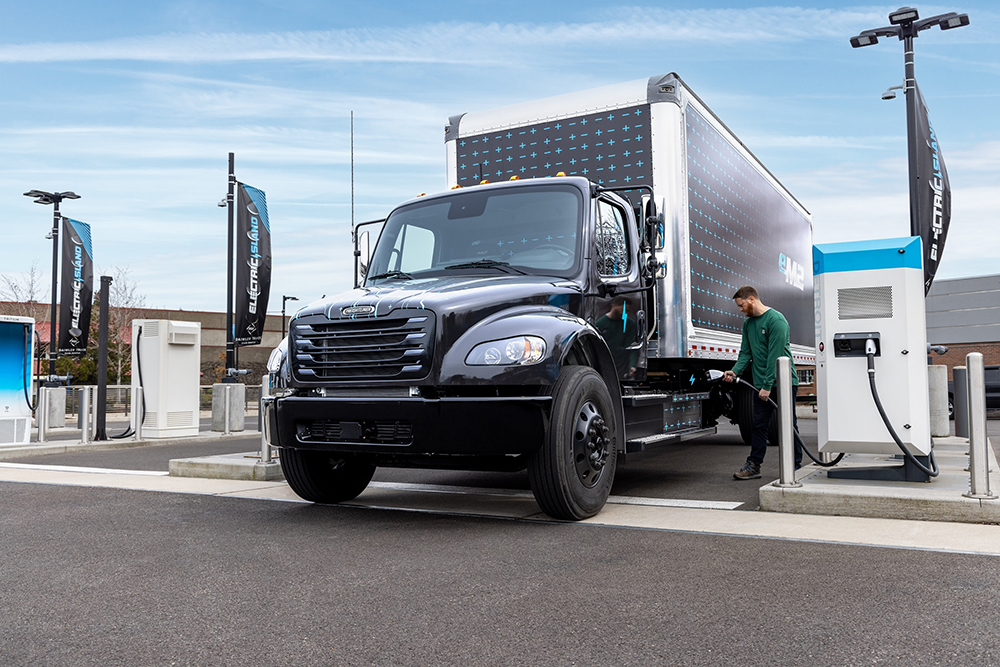 Daimler Truck introduces Freightliner eM2 to the North American market