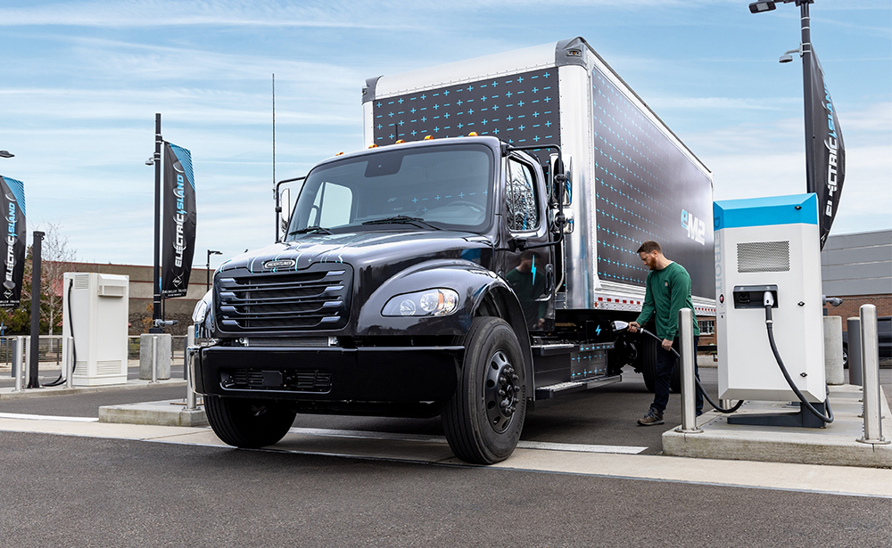 Daimler Truck North America starts production of Freightliner eM2