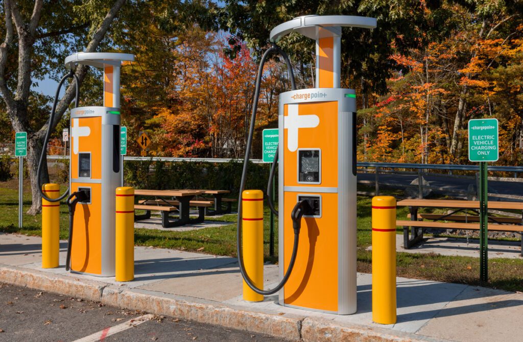 ChargePoint’s new 500 kW DC fast charging platform debuts as the power behind Mercedes charging network