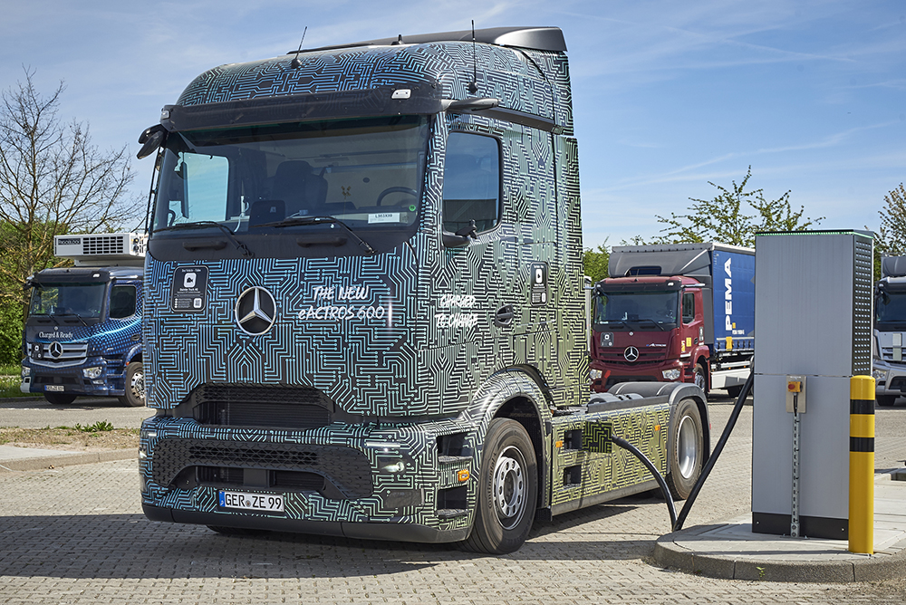 Mercedes uses Megawatt Charging System to charge an electric truck at one megawatt