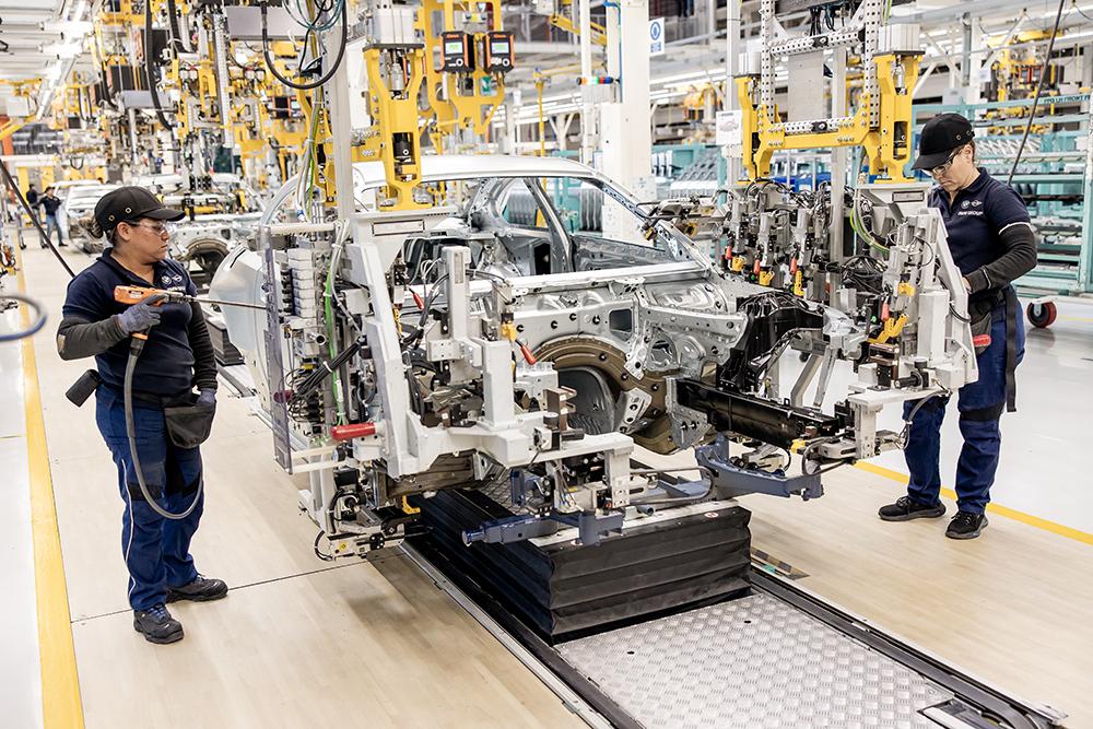 BMW builds battery assembly line for Neue Klasse EVs at Mexican plant