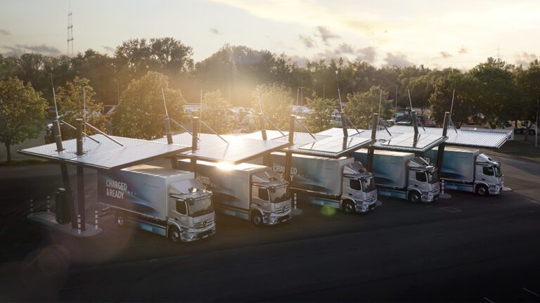 Daimler Truck bündelt Angebote rund um E-Infrastruktur und Laden in Europa unter neuer Marke TruckCharge

Daimler Truck bundles e-infrastructure and charging services in Europe under new TruckCharge brand