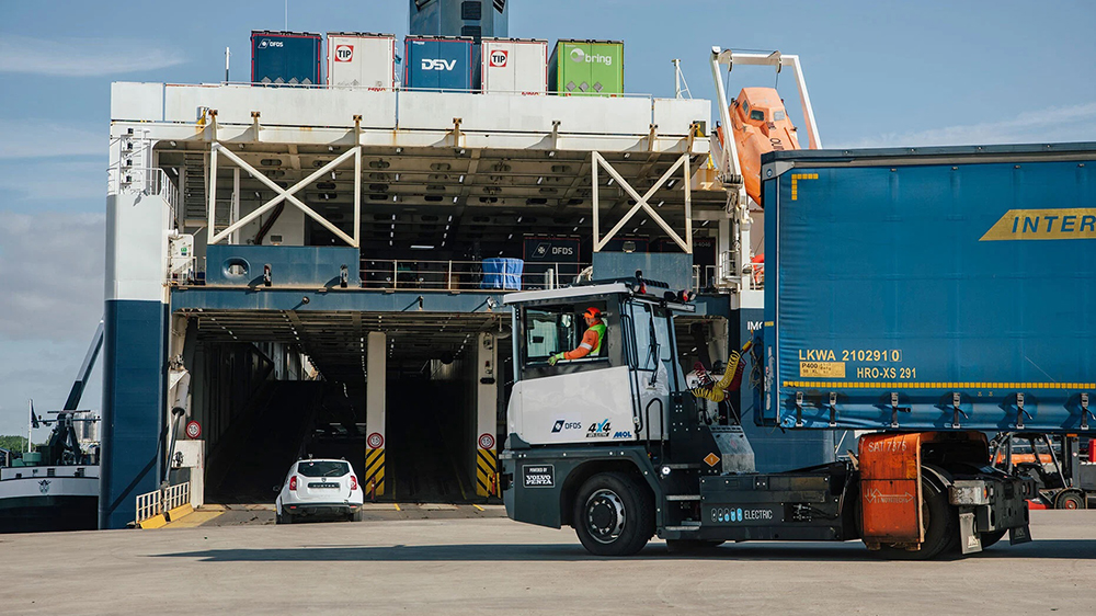 MOL and Volvo Penta conduct trials of an electric 4X4 RoRo tractor at Belgian port