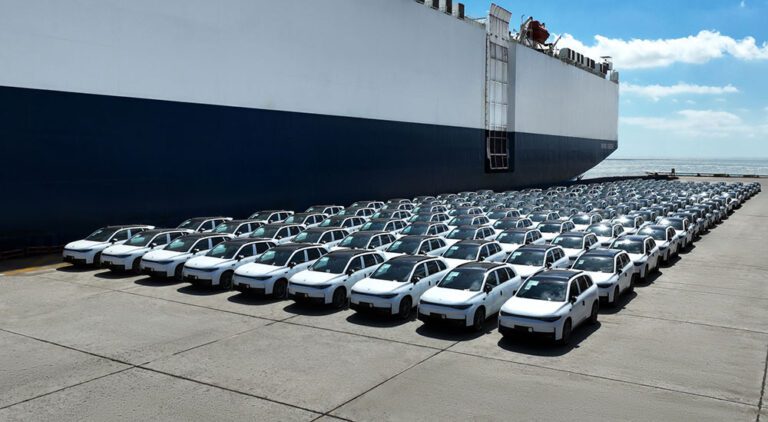 First-Batch-of-Leapmotor-Electric-Vehicles-Shipped-from-China-to-Europe