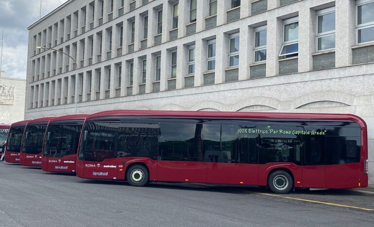 Rom wird elektrisch: Autoservizi Troiani erweitert seine E-Bus-Flotte mit 110 Mercedes-Benz eCitaro

Autoservizi Troiani is expanding its electric bus fleet with 110 Mercedes-Benz eCitaro buses