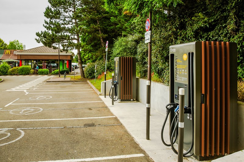 Delta to provide EV chargers for IZIVIA FAST charging network at McDonald’s outlets in France    – Charged EVs