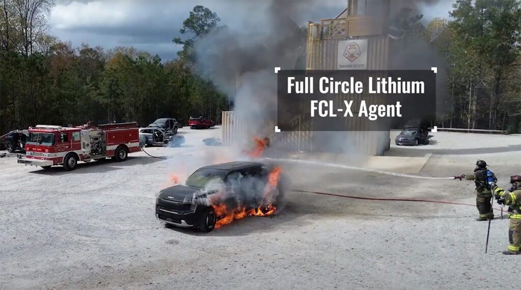 Full Circle Lithium demonstrates Li-ion firefighting agent by setting a Nissan Leaf and a Kia EV9 ablaze