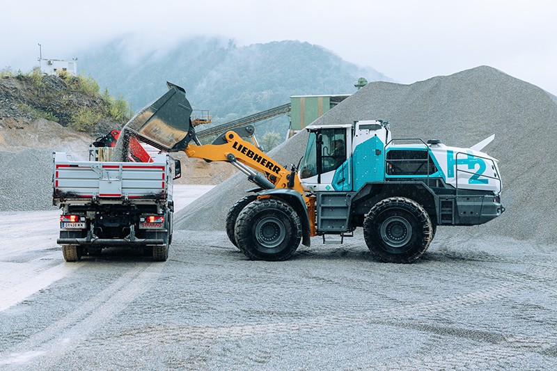 Innovative Hydrogen-Powered Wheel Loader Trial at Austrian Quarry