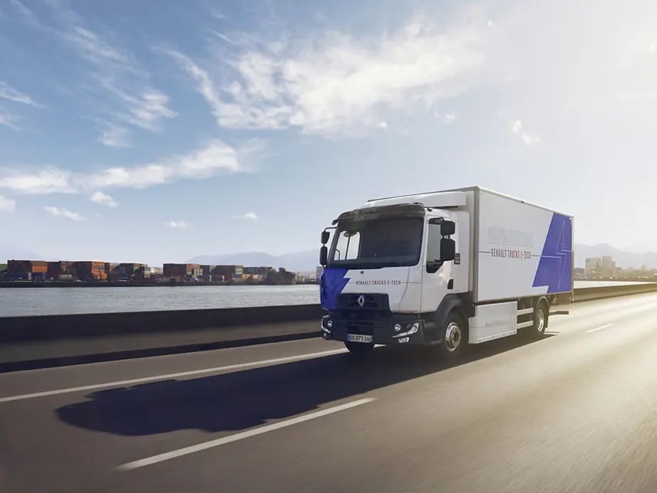 Schenker France orders 66 Renault electric trucks, including 6 semi-tractors