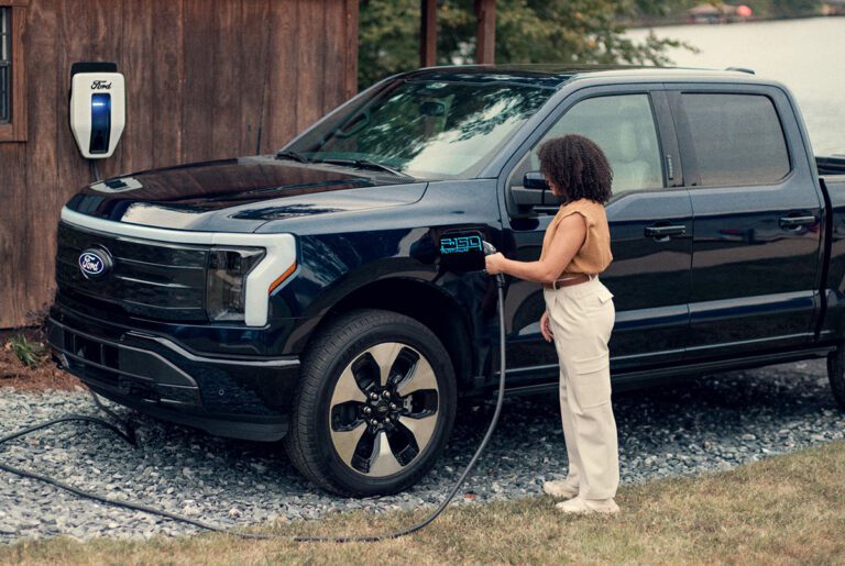 Ford_Power_Promise_F150_Lightning_L1002287_01_S_RGB