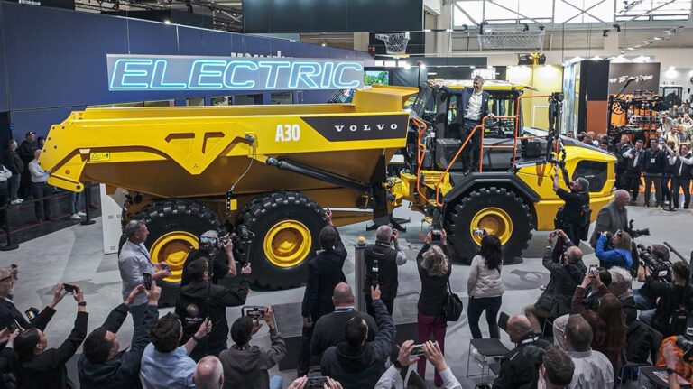 volvoce-hauler-reveal-01-2324×1200