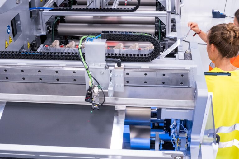 Anlage-in-der-Fraunhofer-FFB