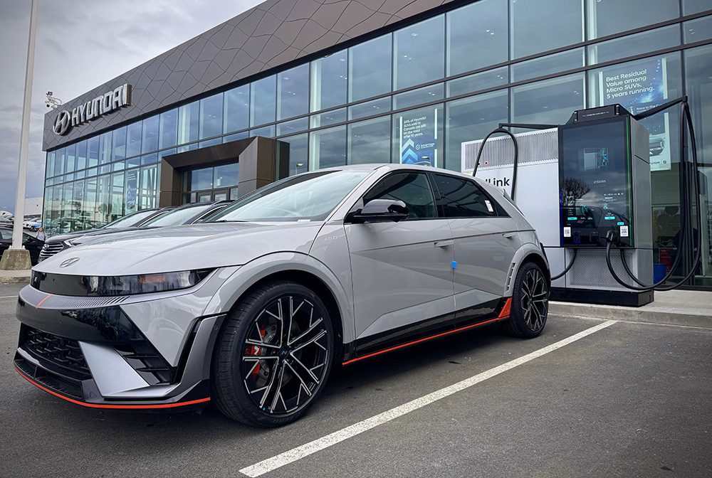 XCharge and Hypercharge to deploy GridLink chargers across Canada