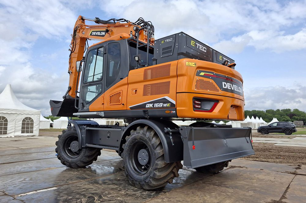 Staad introduces its 17W 16-ton electric excavator