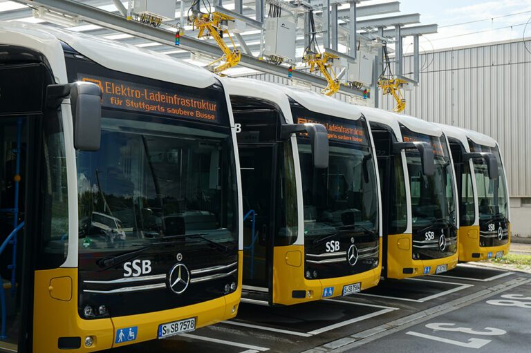 Daimler Buses errichtet komplette Ladeinfrastruktur für die E-Busse der Stuttgarter Straßenbahnen AG (SSB)

Daimler Buses installs complete charging infrastructure for the electric buses of Stuttgarter Straßenbahnen AG (SSB)
