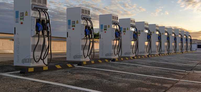 Fast charging station for electric cars equipped with a quick ch
