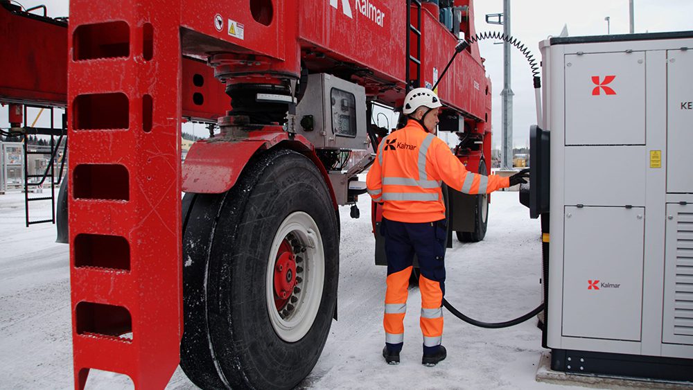 DP World deploys 12 Kempower MCS EV chargers at London Gateway container port