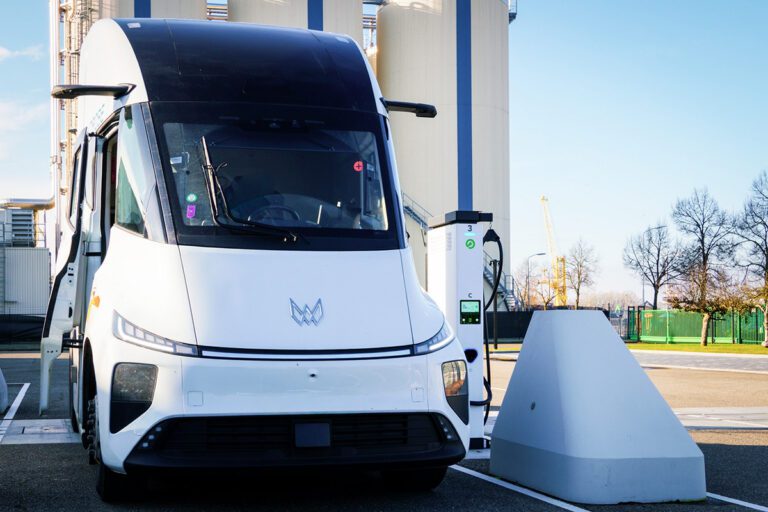 Windrose-and-Autel-demonstrate-real-world-megawatt-charging-using-the-MCS-standard