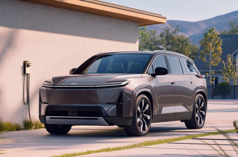 2027_Toyota_Highlander_Limited_Spellbound2Tone_0018