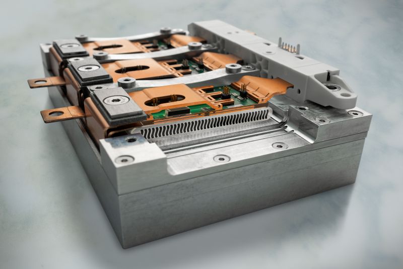 Fraunhofer IZM’s novel SiC inverter hits 99% efficiency in a 1-liter package for 800 V EV drives