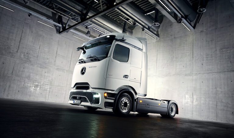 Mercedes-Benz Trucks erweitert E-Truck-Portfolio um neue eActros Lowliner-Variante

Mercedes-Benz Trucks expands its e-truck portfolio with new eActros Lowliner variant
