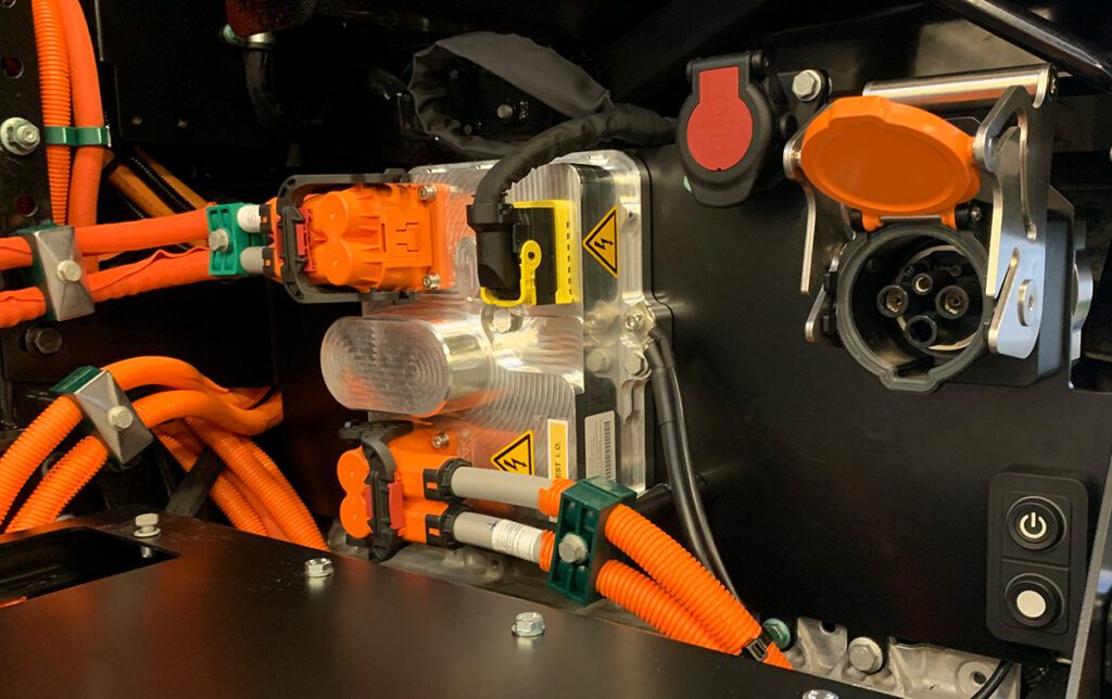 Kinell’s new coupling system manages pre-charge and hot-plug disconnection for HVDC vehicle systems